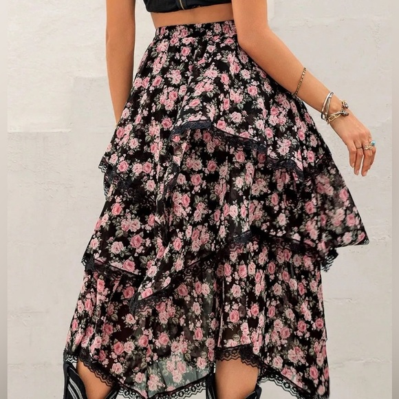 Minimalist Lace Detail Layered Printed Skirt - Picture 6 of 7